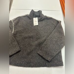 NWT Zara Gray Sweater size M
Polyester and Wool